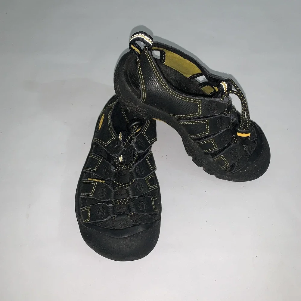 KEEN Newport H2 Sandals Kids 13 Black Fisherman Toe Bumper Bungee Water Hiking